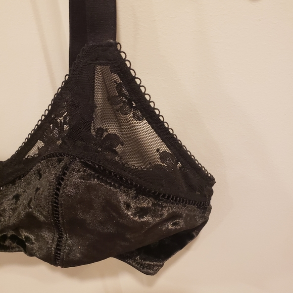 Victoria Secret lace and velvet bra - Picture 7 of 7